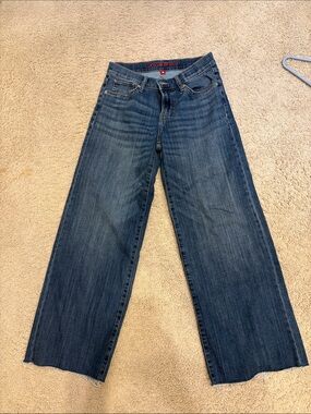 Lucky jeans wide leg ankle length with frayed bottom size 2/26